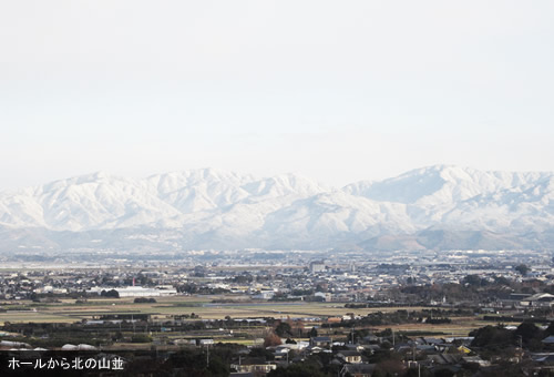 ホールから北の山並